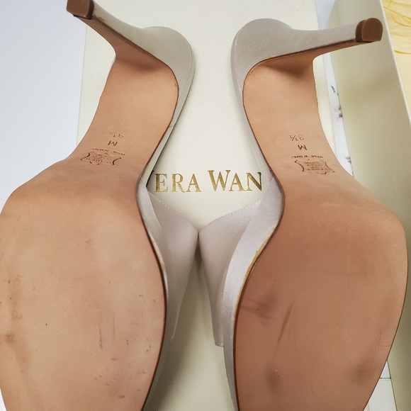 Vera Wang satin platform sandals - Picture 4 of 4